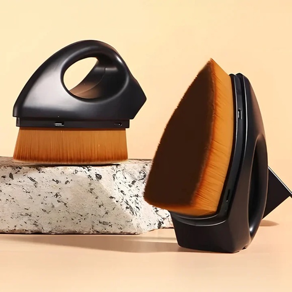 Flat Iron Makeup Brush - Picture 2 of 3